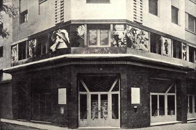 Cine San Carlos, com baixos-relevos de Almada, Madrid, c. 1930.