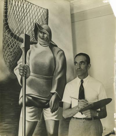 Com o quadro Sargaceira por trás, que expôs na Exposição dos Artistas Modernos Independentes, Casa Quintão, 1936.