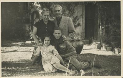 Almada e Sarah, com os filhos José e Ana Paula em Bicesse. 1949?