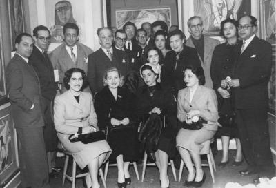 Exposição individual na Galeria de Março, dirigida por José-Augusto França, 1952.